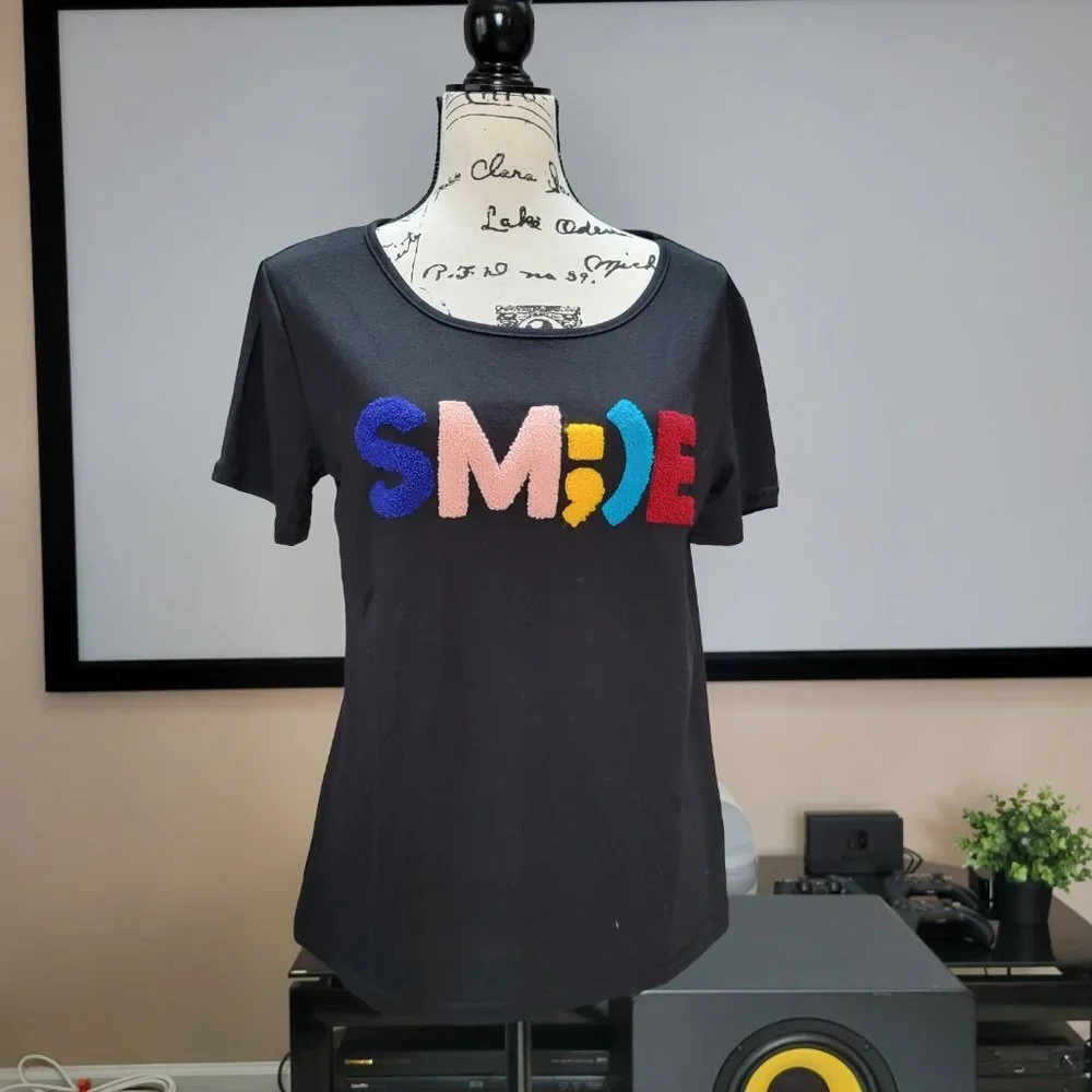 Black Tee Shirt Women with Embossed Thread Embroidered Multicolor "Smile" - Sz L - Picture 9 of 9